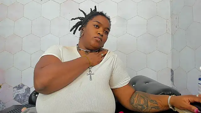 Snapshot of Anaa_Fuentess chatting on 10.18.25 Anaa Fuentess online show from 10.18.25