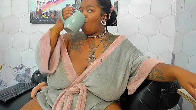 Snapshot of Anaa_Fuentess chatting on 10.22.25 Anaa Fuentess online show from 10.22.25