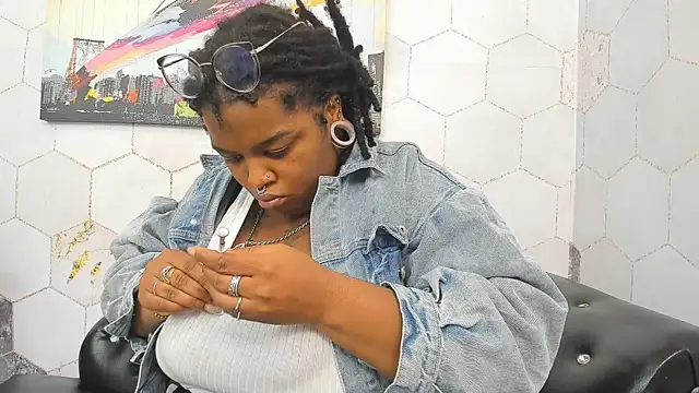 Snapshot of Anaa_Fuentess chatting on 12.15.25 Anaa Fuentess online show from 12.15.25