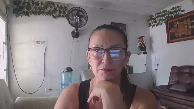 MiaVega online show from 10.29.25