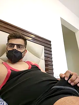 Snapshot of LoveGuruRA chatting on 11.04.25 LoveGuruRA online show from 11.04.25