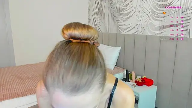 KiaraCaley online show from 11.13.25