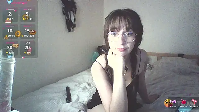 Snapshot of CornetDeGlace chatting on 09.30.25 CornetDeGlace online show from 09.30.25