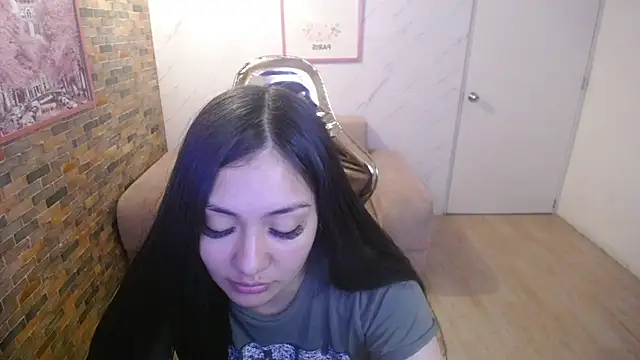 Snapshot of Ivony18_b chatting on 09.13.25 Ivony18 b online show from 09.13.25