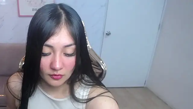 Snapshot of Ivony18_b chatting on 09.23.25 Ivony18 b online show from 09.23.25