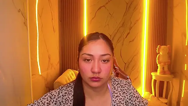 Snapshot of Ivony18_b chatting on 10.05.25 Ivony18 b online show from 10.05.25