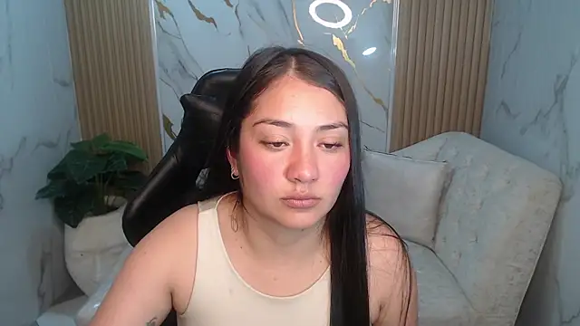 Snapshot of Ivony18_b chatting on 10.17.25 Ivony18 b online show from 10.17.25