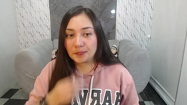 Snapshot of Ivony18_b chatting on 11.05.25 Ivony18 b online show from 11.05.25