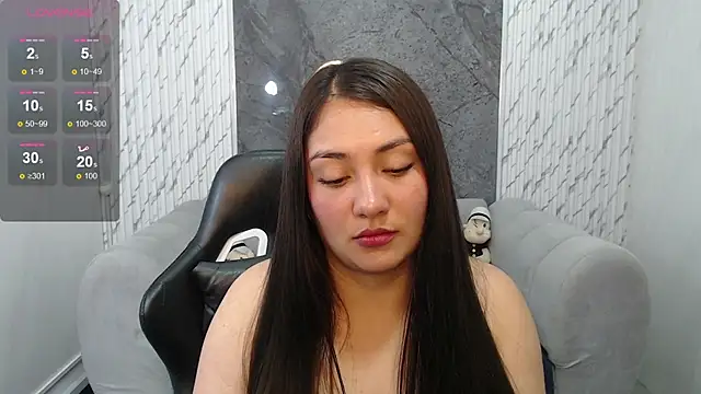 Snapshot of Ivony18_b chatting on 12.05.25 Ivony18 b online show from 12.05.25