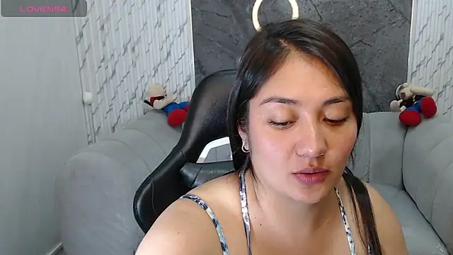 Snapshot of Ivony18_b chatting on 12.14.25 Ivony18 b online show from 12.14.25