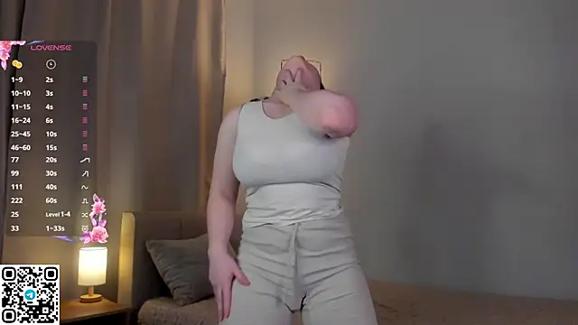 Snapshot of LakeshiaVodopich chatting on 10.01.25 LakeshiaVodopich online show from 10.01.25