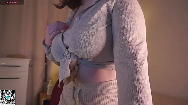 Snapshot of LakeshiaVodopich chatting on 10.12.25 LakeshiaVodopich online show from 10.12.25