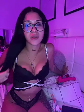 Snapshot of realjessappeal chatting on 10.04.25 realjessappeal online show from 10.04.25