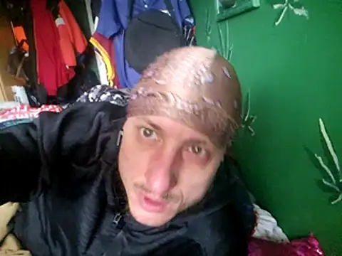 Snapshot of MODEST11_MMiILOO_AMARO chatting on 12.17.25 MODEST11 MMiILOO AMARO online show from 12.17.25