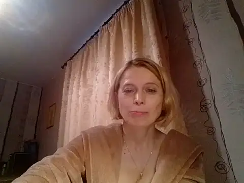 Snapshot of LiluXRose chatting on 10.21.25 LiluXRose online show from 10.21.25