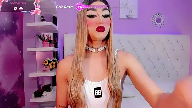 Snapshot of Miacuteee chatting on 10.08.25 Miacuteee online show from 10.08.25