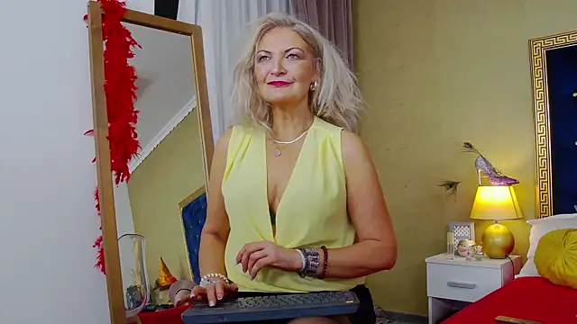 Snapshot of Allura_Jenson chatting on 10.30.25 Allura Jenson online show from 10.30.25