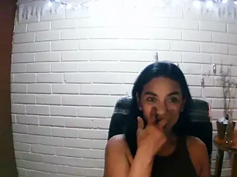 MiiaVelasquez online show from 11.18.25