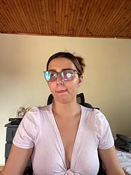 CoraVibes online show from 09.27.25