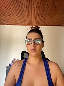 CoraVibes online show from 10.04.25