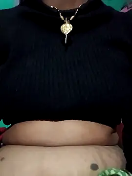 Snapshot of Radha8080 chatting on 11.19.25 Radha8080 online show from 11.19.25