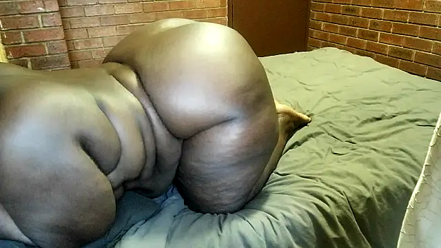 ASSQUEEN37Xx online show from 10.30.25