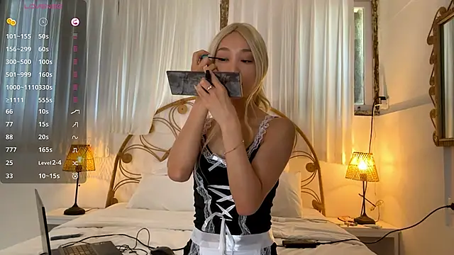 LezlieGreet online show from 11.21.25