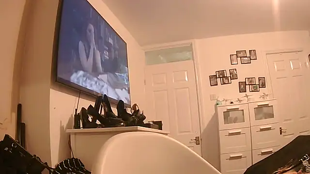 Snapshot of Biggtitz121 chatting on 09.30.25 Biggtitz121 online show from 09.30.25