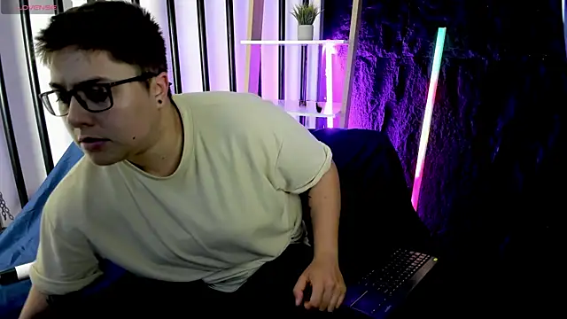 Snapshot of IanGilbert chatting on 10.15.25 IanGilbert online show from 10.15.25