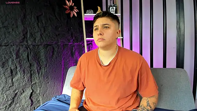 Snapshot of IanGilbert chatting on 10.18.25 IanGilbert online show from 10.18.25