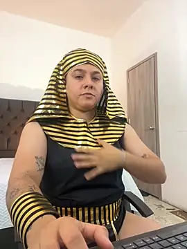 Snapshot of IanGilbert chatting on 10.30.25 IanGilbert online show from 10.30.25