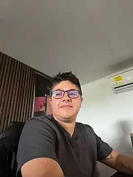 Snapshot of IanGilbert chatting on 11.05.25 IanGilbert online show from 11.05.25