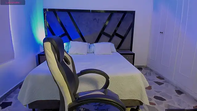 Snapshot of IanGilbert chatting on 11.28.25 IanGilbert online show from 11.28.25