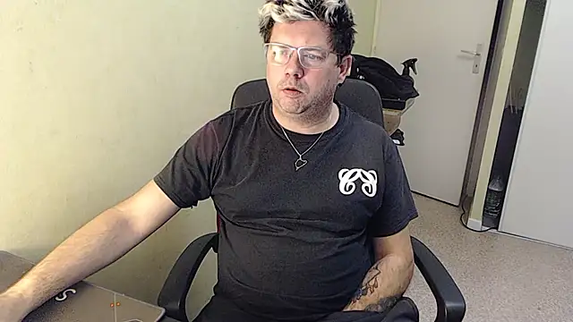 blueandwhite1 online show from 01.02.25