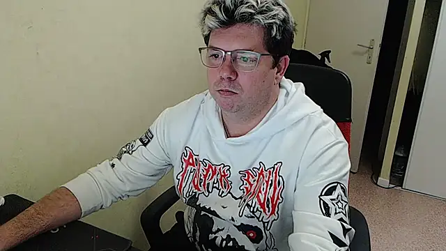 blueandwhite1 online show from 01.06.25