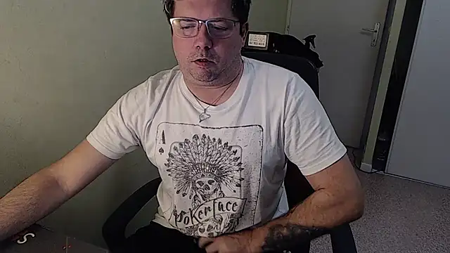 blueandwhite1 online show from 01.08.25