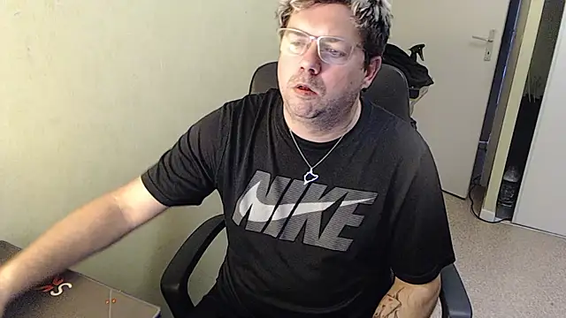 blueandwhite1 online show from 01.10.25