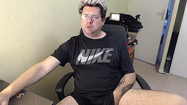 blueandwhite1 online show from 01.11.25