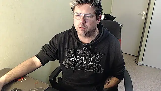 blueandwhite1 online show from 01.25.25