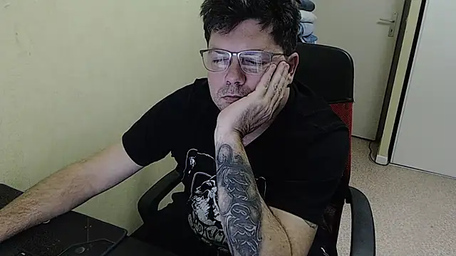 blueandwhite1 online show from 02.04.25