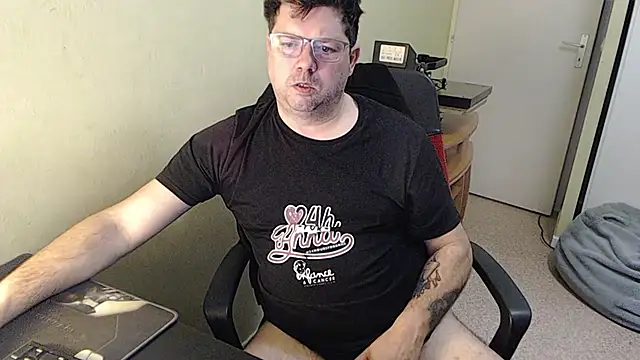 blueandwhite1 online show from 02.12.25