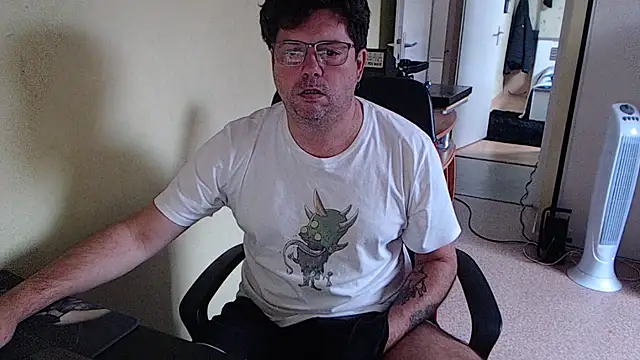 blueandwhite1 online show from 09.13.25