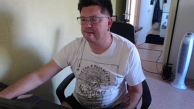 blueandwhite1 online show from 09.18.25