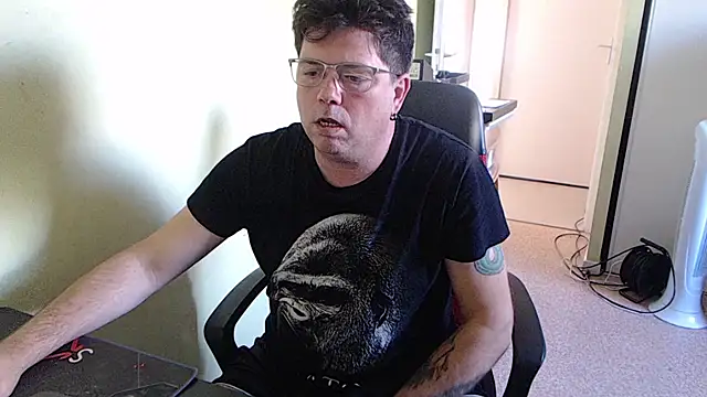 blueandwhite1 online show from 10.07.25