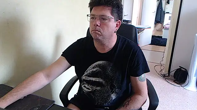 blueandwhite1 online show from 10.09.25