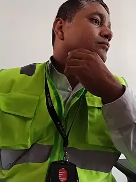 Snapshot of danigarci2307 chatting on 12.22.25 danigarci2307 online show from 12.22.25