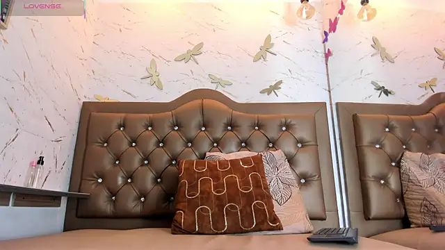 Zoe-Johnson  online show from 09.12.25