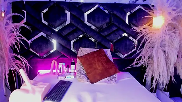 Zoe-Johnson  online show from 01.10.26