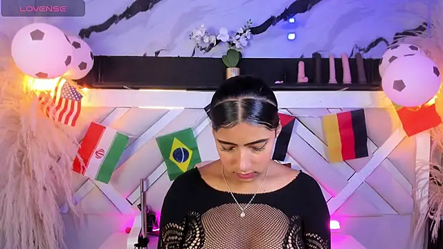Zoe-Johnson  online show from 06.18.26