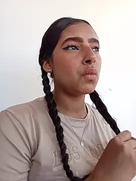 Zoe-Johnson  online show from 06.19.26